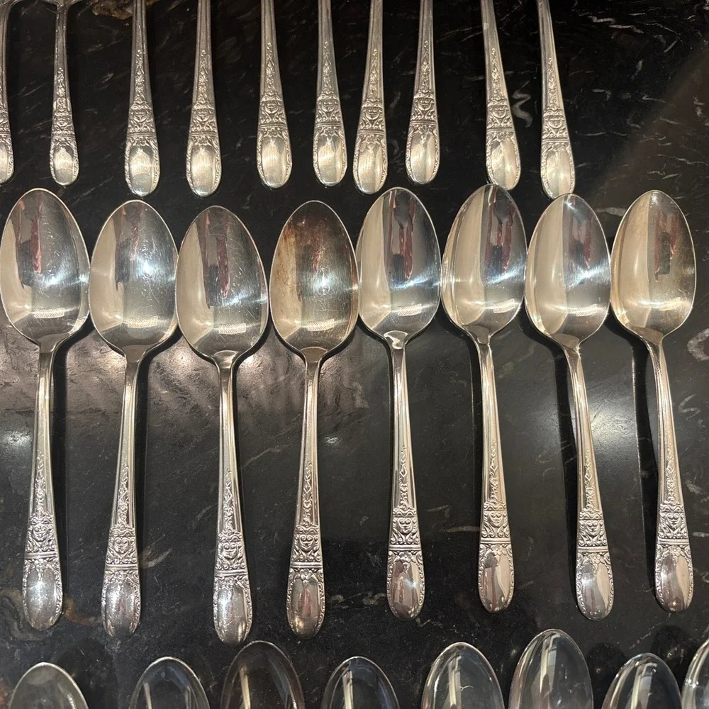 Lot of 46 pcs Wallace Sweetheart II - Hollywood II XXXX Silverplate Flatware Set
